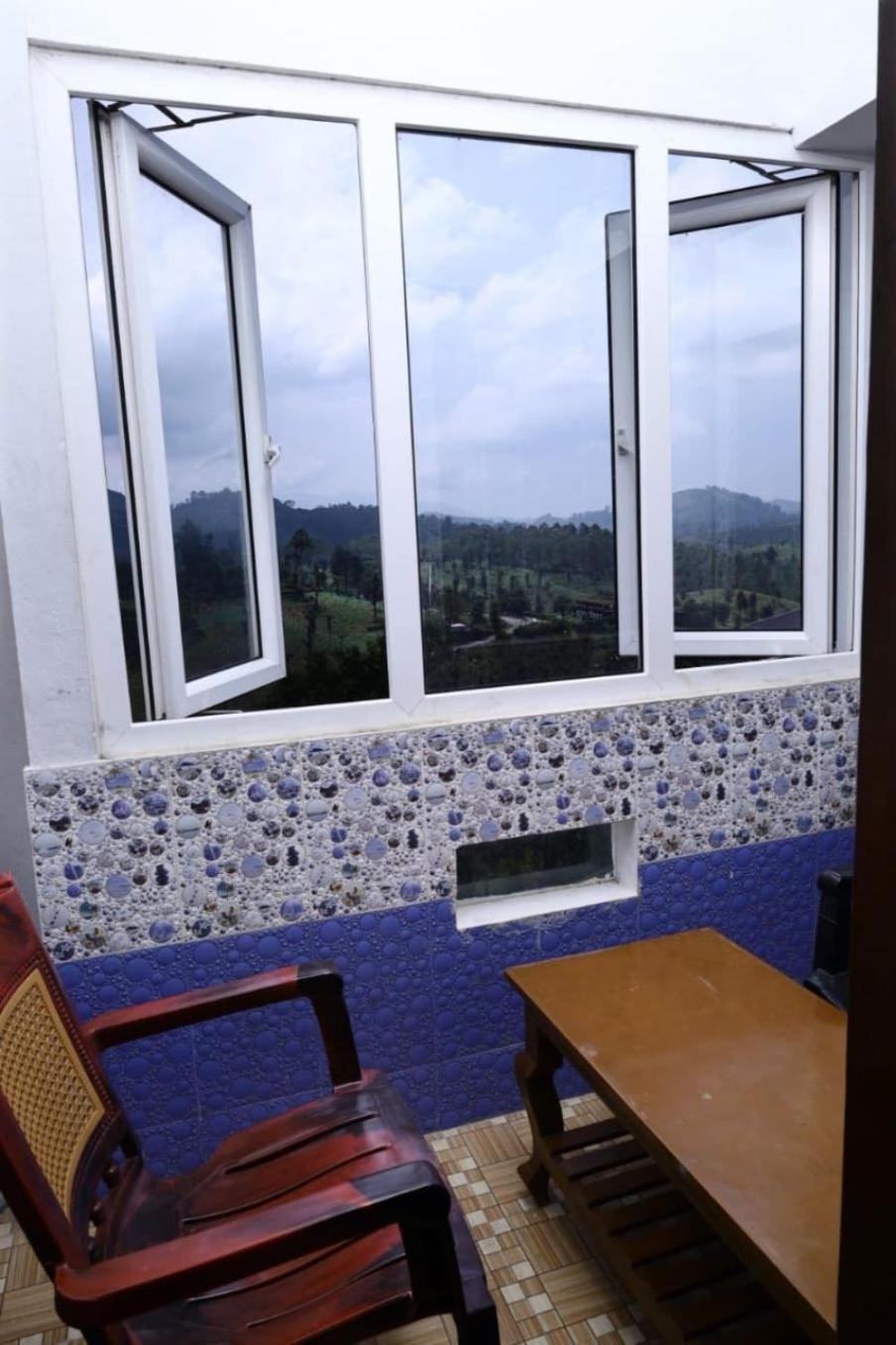 Sri Nandha Luxury Comforts Vālpārai Exterior foto