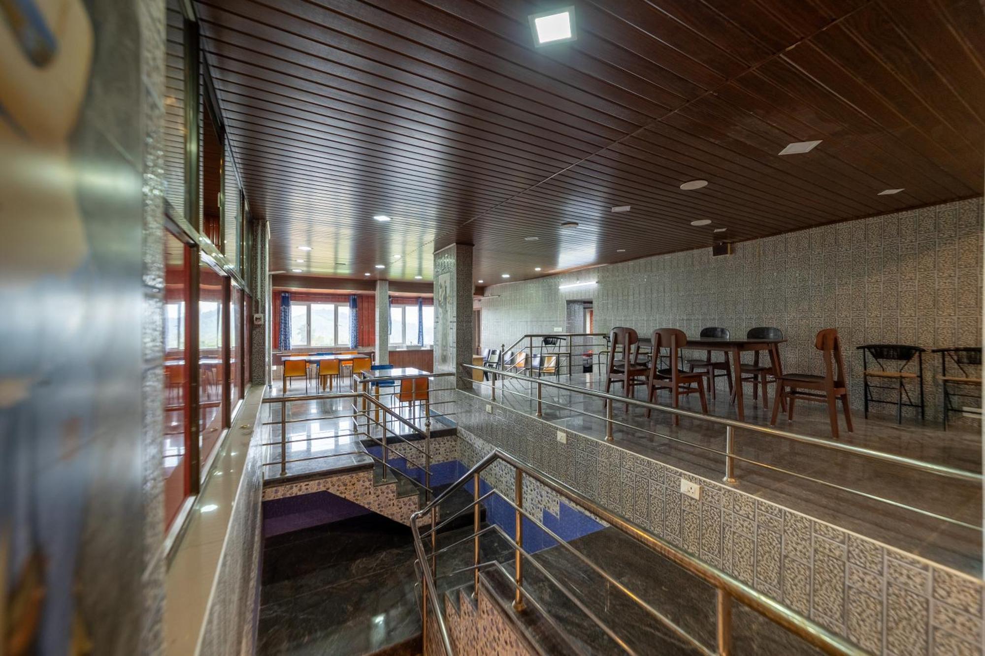 Sri Nandha Luxury Comforts Vālpārai Exterior foto