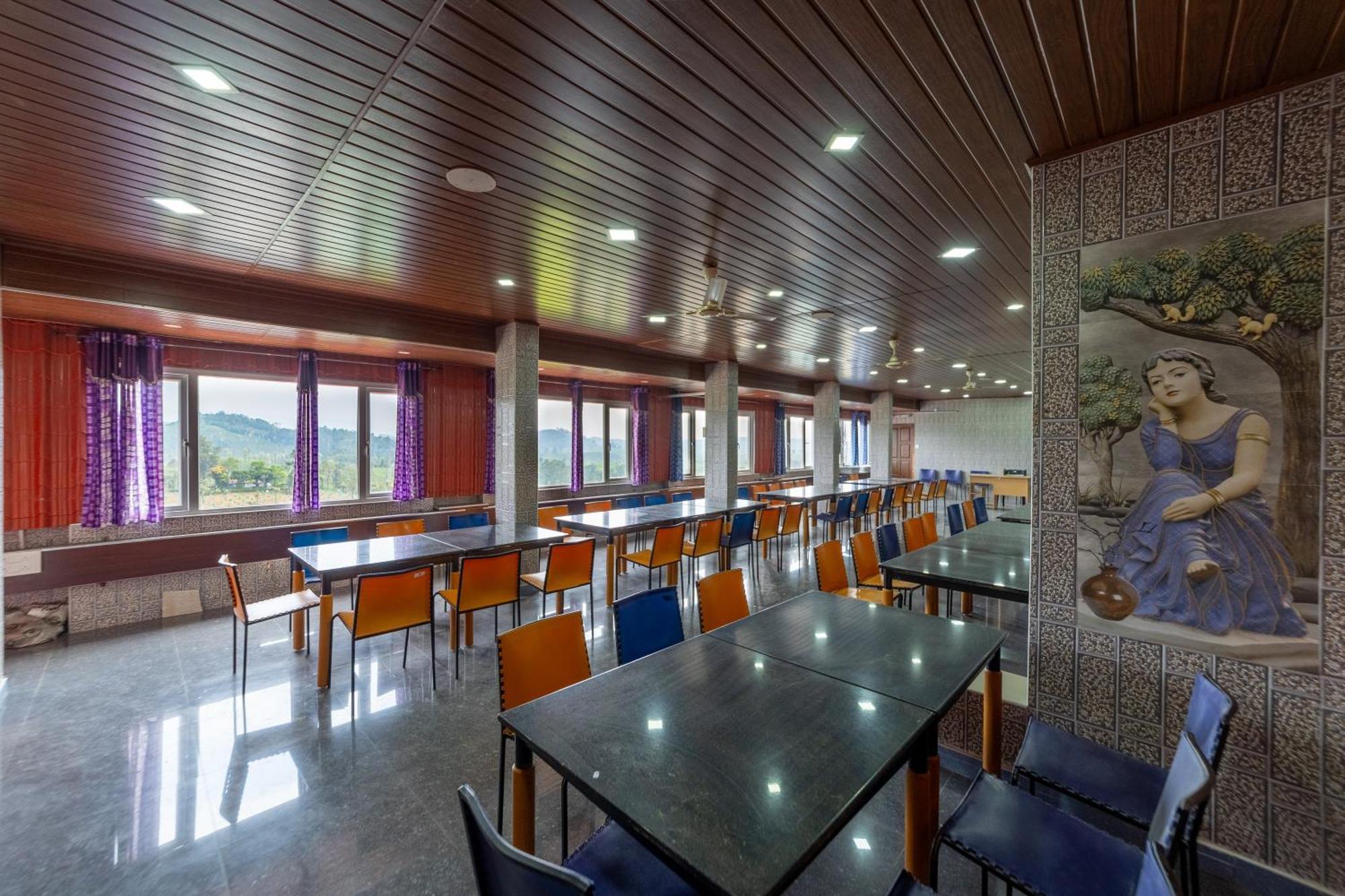 Sri Nandha Luxury Comforts Vālpārai Exterior foto