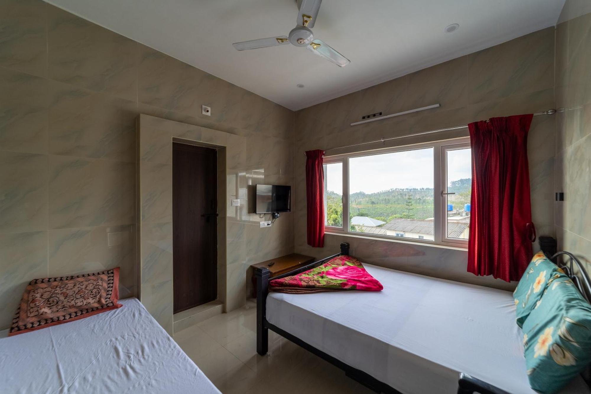 Sri Nandha Luxury Comforts Vālpārai Exterior foto