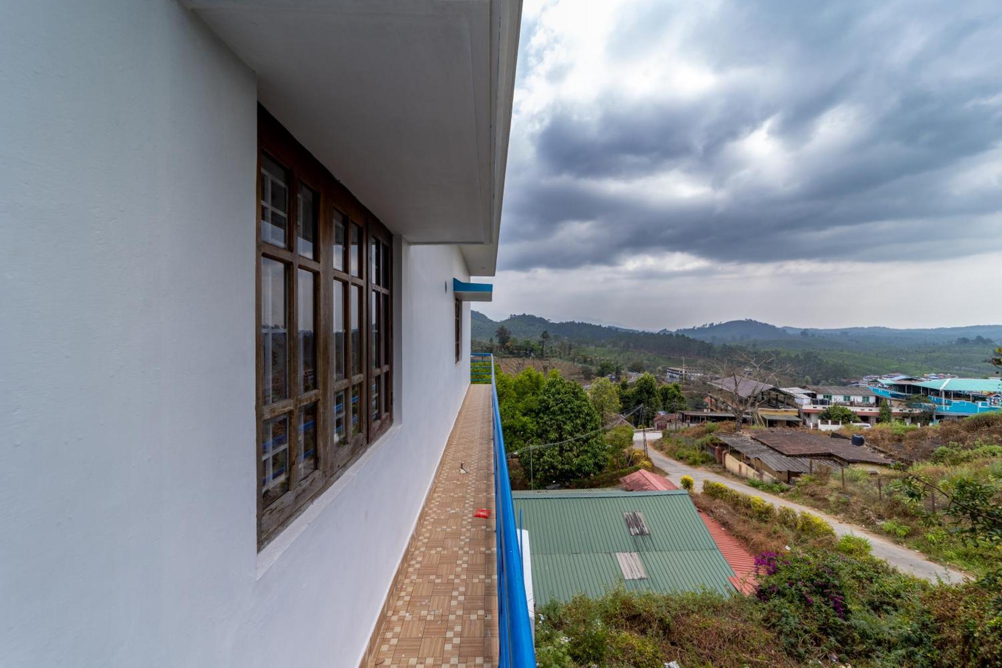 Sri Nandha Luxury Comforts Vālpārai Exterior foto